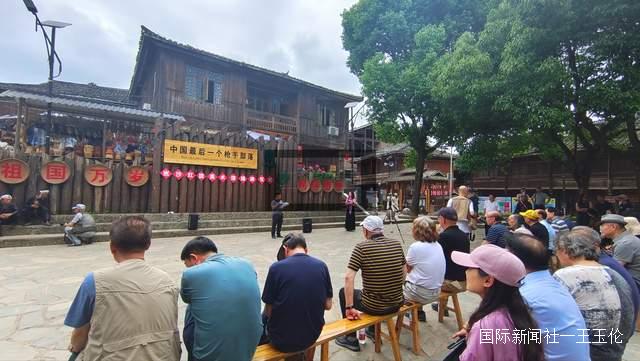 岜沙苗寨再添新地标!贵州知名美术家陈红旗红旗美术馆正式开馆