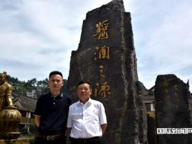 汉台酒业董事长王正贤与助理叶贵山打造“汉酒、重酒”系列新产品